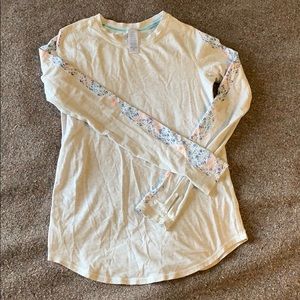 Ivivva Long Sleeve Shirt w/ Thumb Holes (Kid Sz 8)